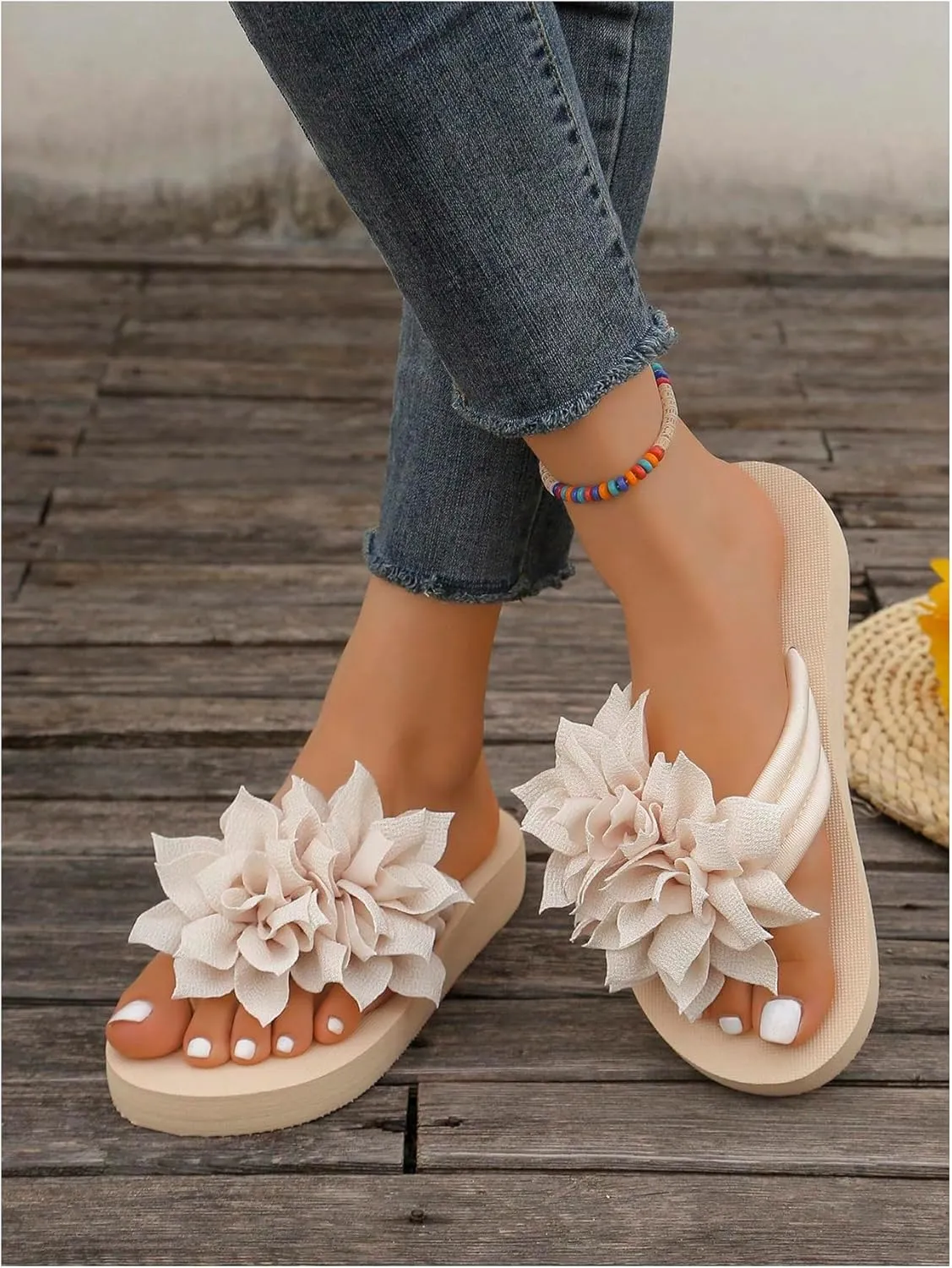 OYOANGLE Women's Flower Appliques Flip Flops Boho Open Toe Slip On Flat Sandals Beach Vacation Slippers