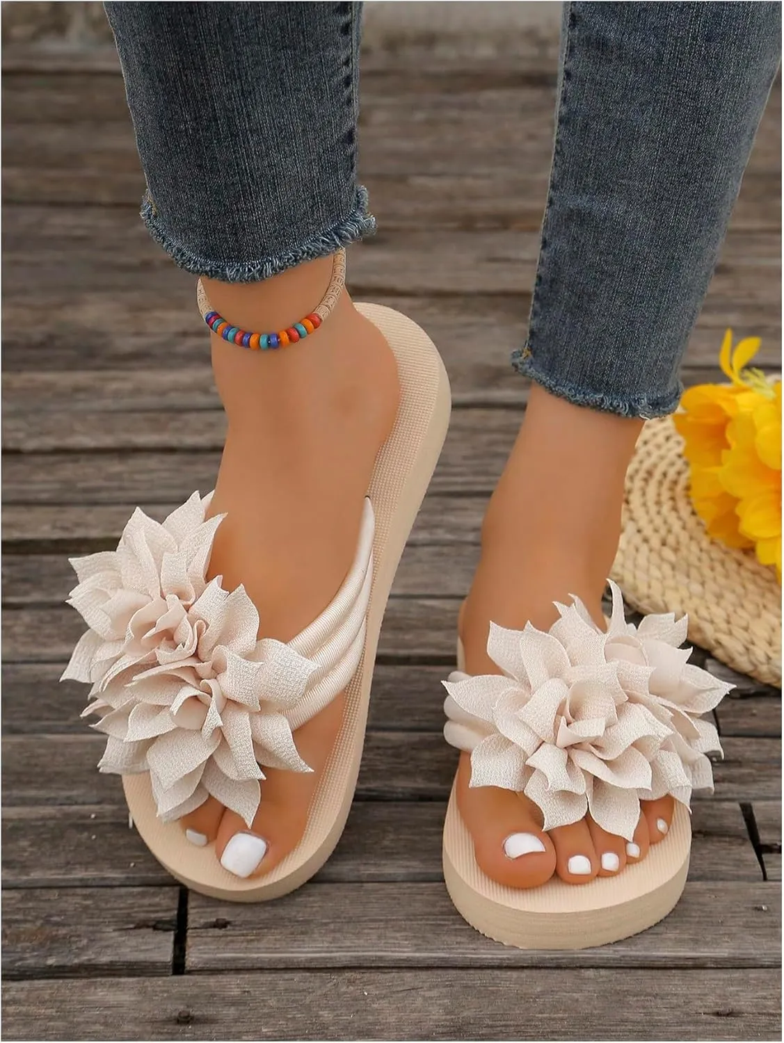 OYOANGLE Women's Flower Appliques Flip Flops Boho Open Toe Slip On Flat Sandals Beach Vacation Slippers