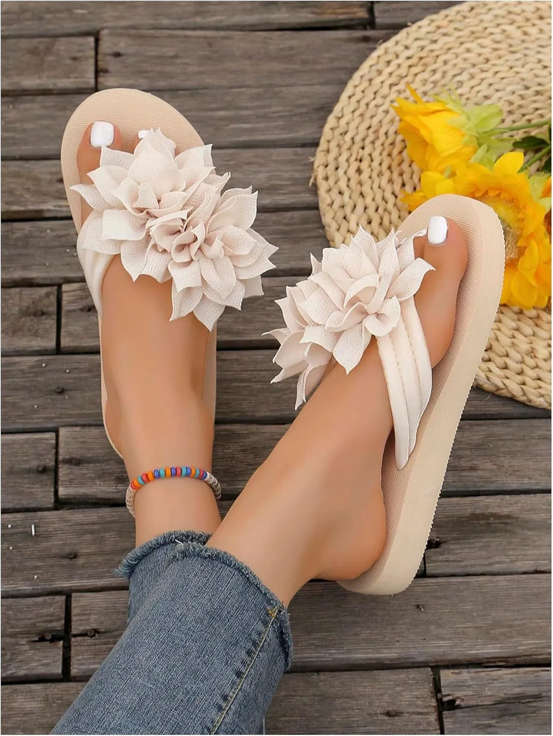 OYOANGLE Women's Flower Appliques Flip Flops Boho Open Toe Slip On Flat Sandals Beach Vacation Slippers