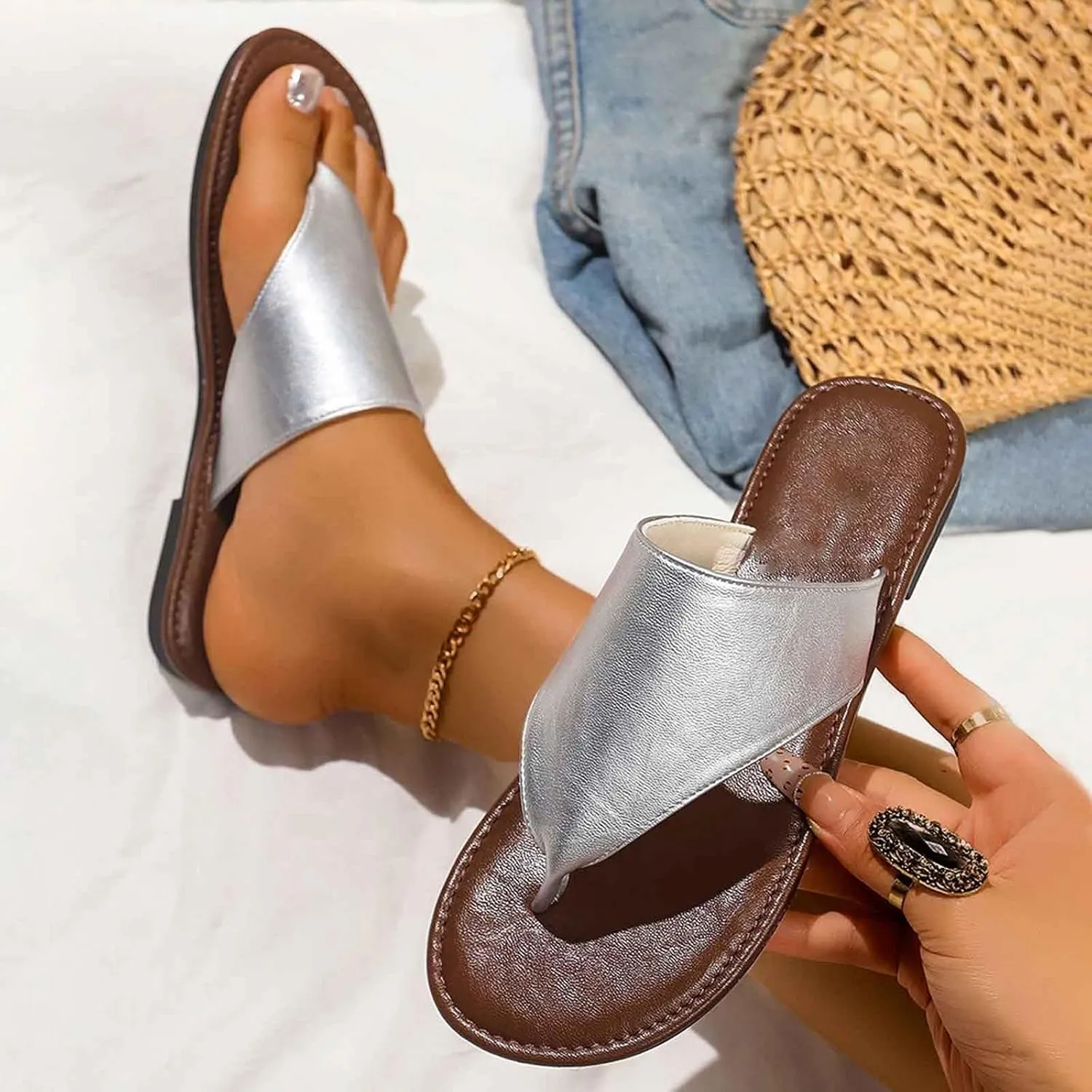 Women Summer Flat Slides T Strap Leather Thong Sandals Slip on Comfortable Summer Beach Vacation Footwear Slipper