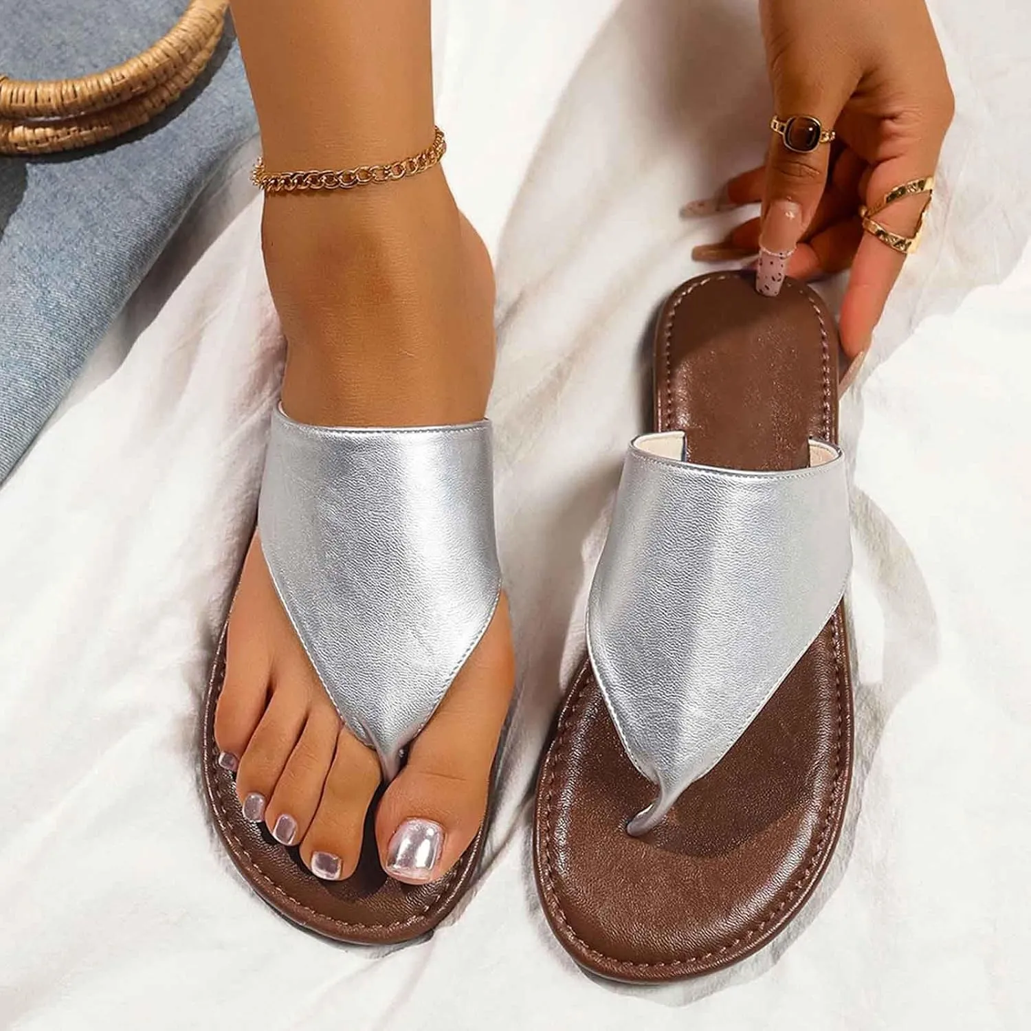 Women Summer Flat Slides T Strap Leather Thong Sandals Slip on Comfortable Summer Beach Vacation Footwear Slipper
