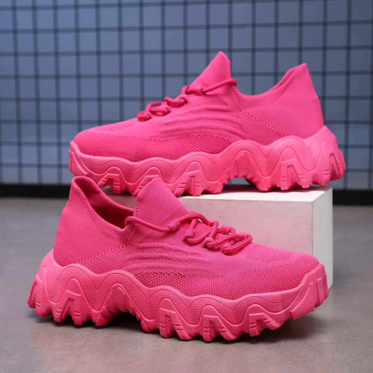 Women's Mesh Lace Lightweight Low-Cut Sneakers, Casual Tennis Shoes, Non-Slip, Fashionable Knitted Socks Shoes are Comfortable and Breathable