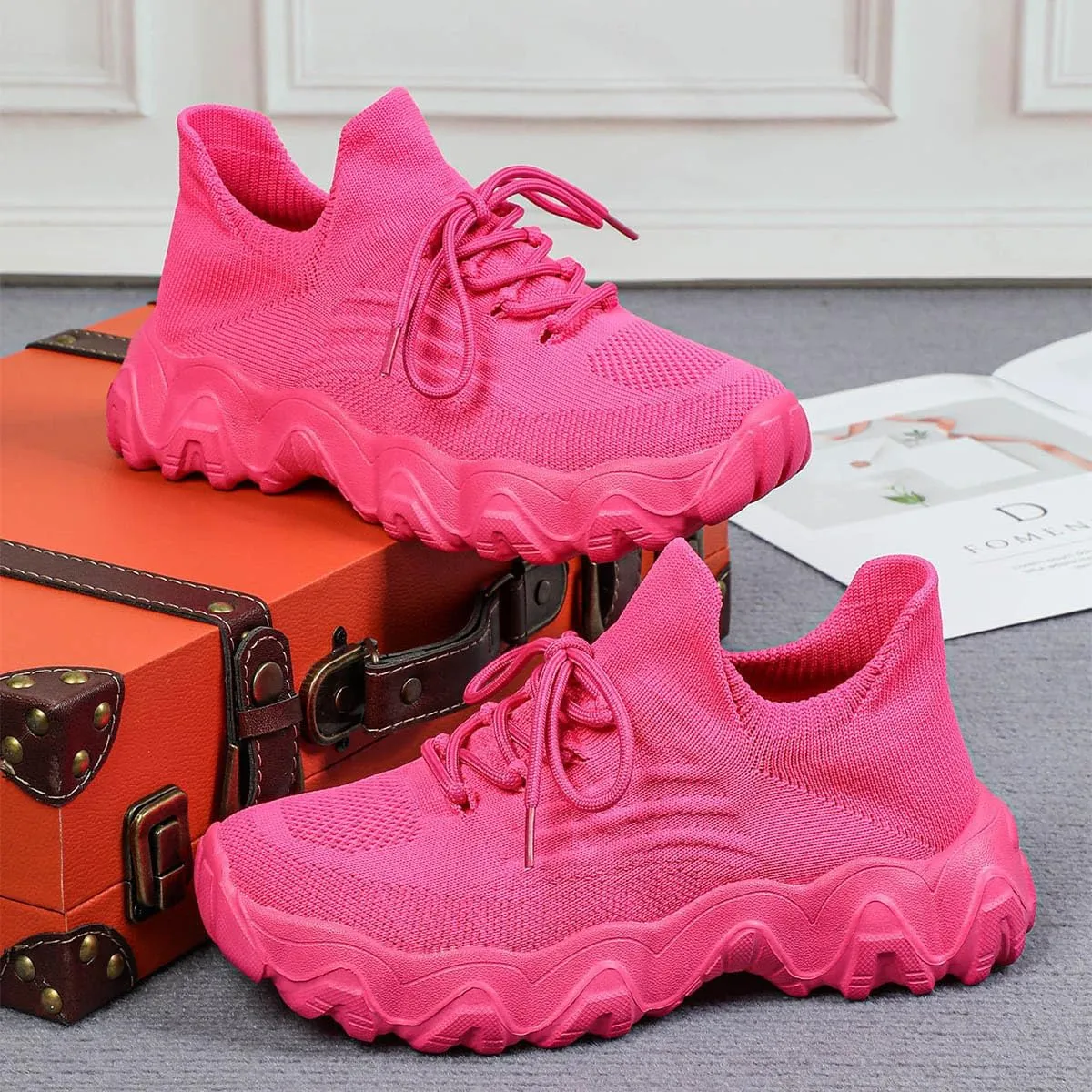 Women's Mesh Lace Lightweight Low-Cut Sneakers, Casual Tennis Shoes, Non-Slip, Fashionable Knitted Socks Shoes are Comfortable and Breathable