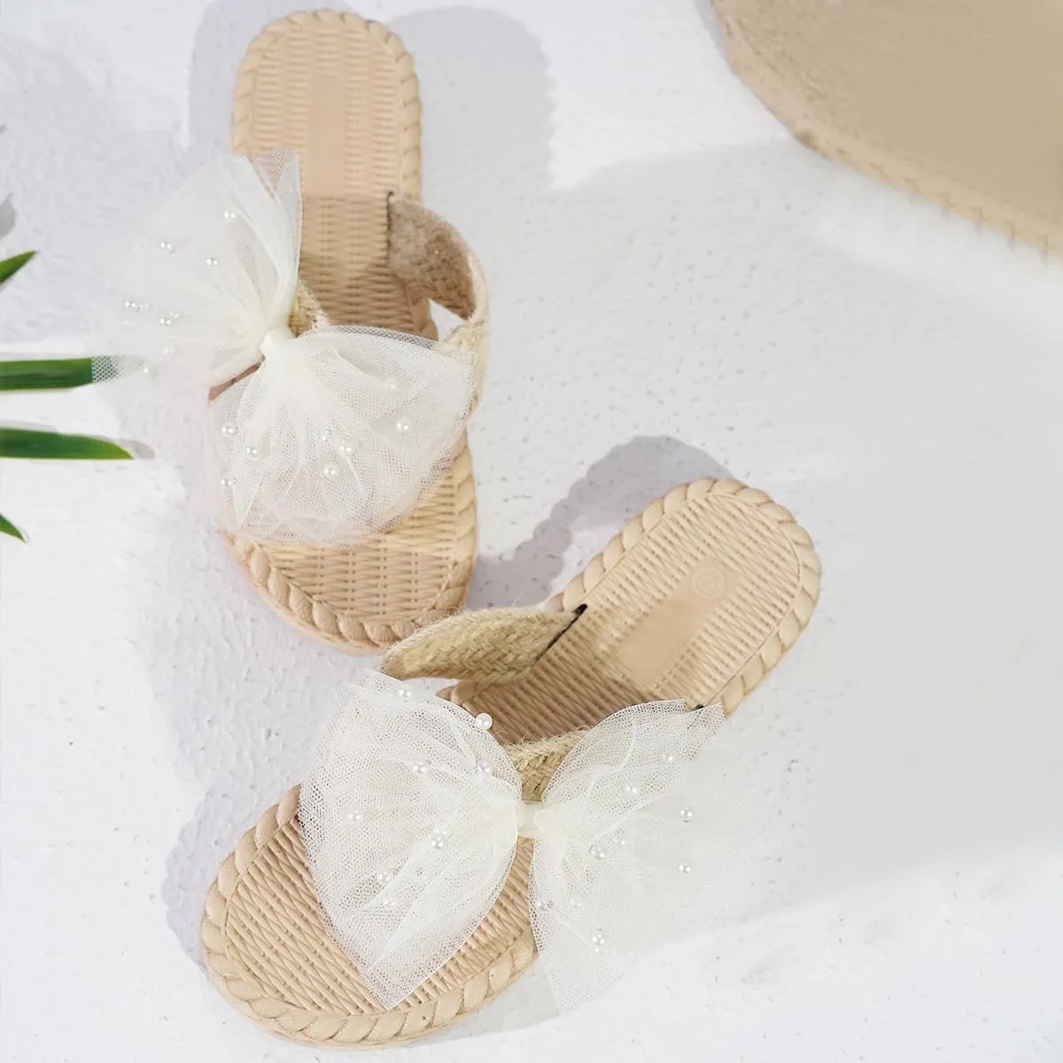 Women's Summer Woven Slide Sandals with Sweet White Mesh Bowknot Soft Slip On Clip Toe Dressy Thongs Shoes Casual Flat Sandals for Summer Vacation Daily Wear