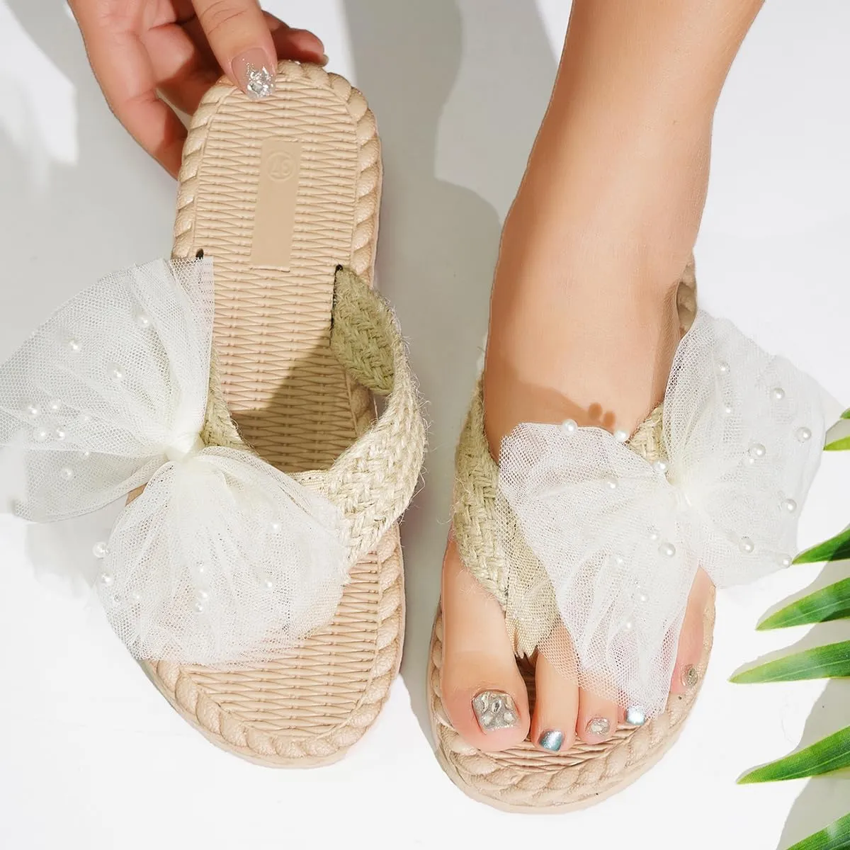 Women's Summer Woven Slide Sandals with Sweet White Mesh Bowknot Soft Slip On Clip Toe Dressy Thongs Shoes Casual Flat Sandals for Summer Vacation Daily Wear